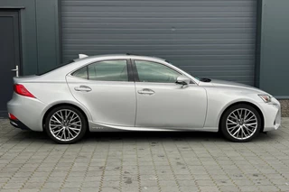 Lexus IS – thumbnail 5