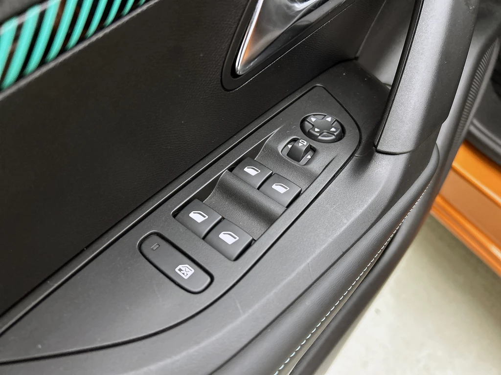 Peugeot e-2008 – foto 34