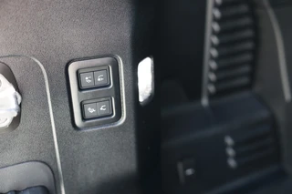 Land Rover Defender – thumbnail 17