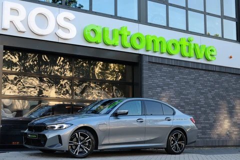 BMW 3 Serie 330e M-SPORT | BTW | ACC | MEMORY | HUD | LED | KEYLESS | 360 |