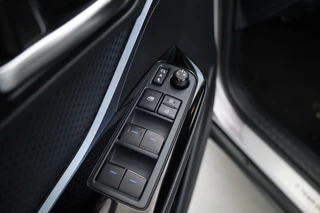 Toyota C-HR – thumbnail 16