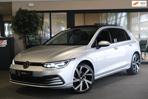 Volkswagen Golf 1.5 eTSI Life DSG 150PK Pano Navi ACC PDC CAM IQ