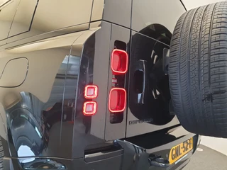 Land Rover Defender – thumbnail 4