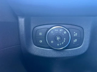 Ford Transit Courier – thumbnail 25