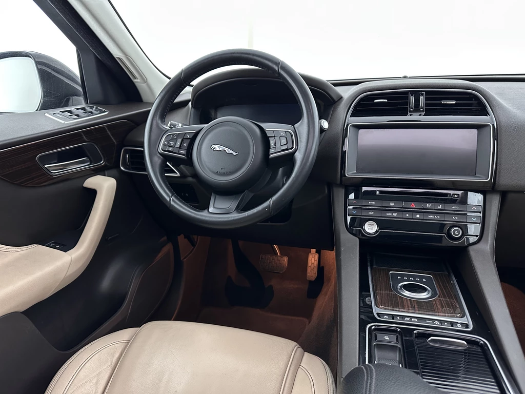 Jaguar F-PACE – foto 7