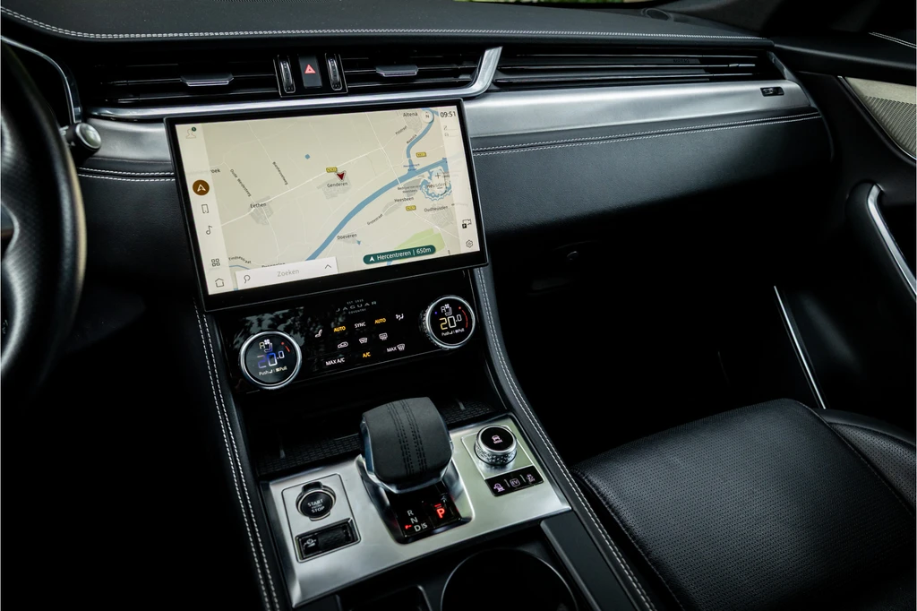 Jaguar F-PACE – foto 15