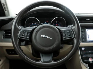 Jaguar XF – thumbnail 16