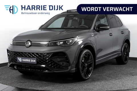 Volkswagen Tiguan 1.5 eHybrid 272 PK R-Line Edition | Black Style | 15 inch Navi | Elek. Trekhaak | IQ Light | S/K-Panodak | Dig. Cockpit | Adapt. Cruise | Stoel-+Stuurverw. | 360 Camera | NAV + App. Connect | ECC | Elek. Klep | LM 20" |