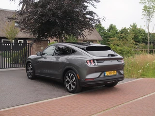 Ford Mustang Mach-E – thumbnail 4