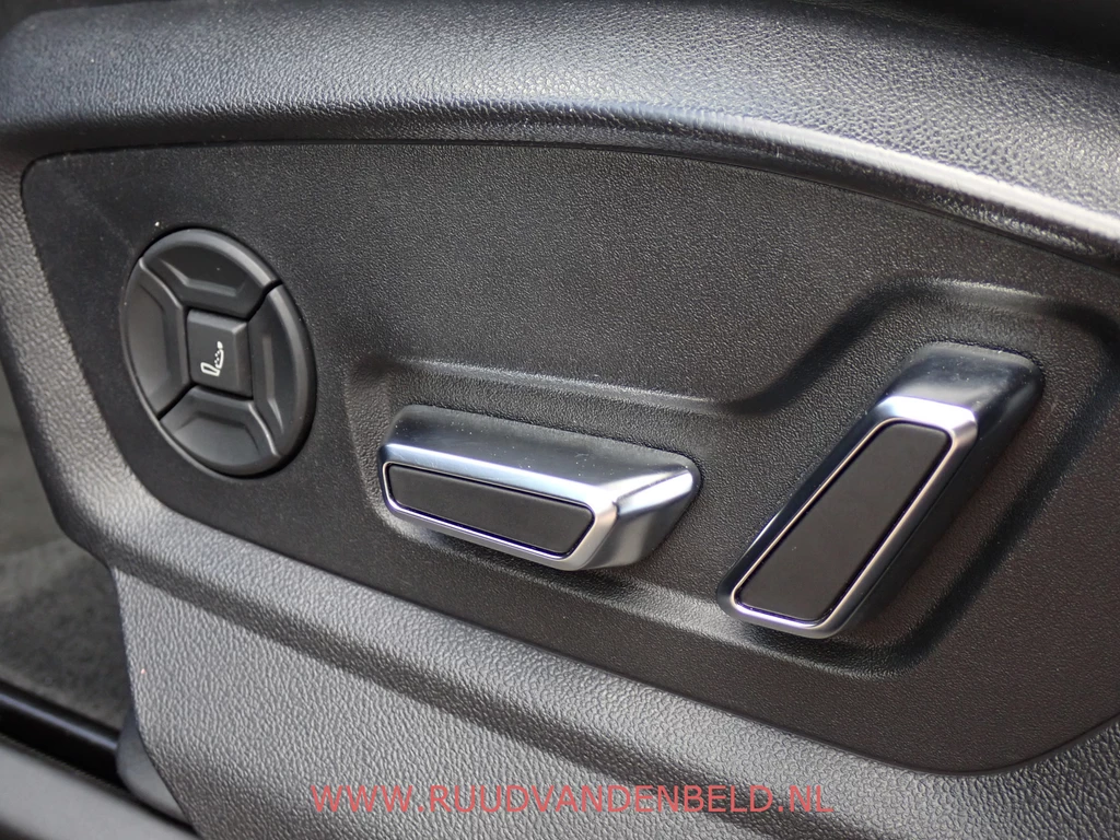 Audi RSQ8 – foto 18