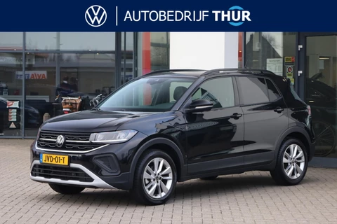 Volkswagen T-Cross 1.0 TSI Life Edition 115PK / 85kW PL €560 p/m* trekhaak side assist acc stoelverwarming climatronic park assist privacy glas 17" lmv 4 seizoenen banden ambiente verlichting zwarte dakhemel dimmende spiegel lendesteunen acc draadloos laden en draadloos carplay