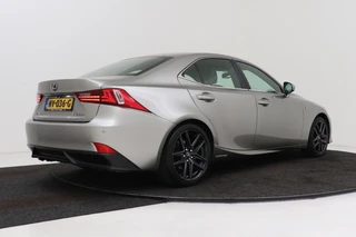 Lexus IS – thumbnail 7