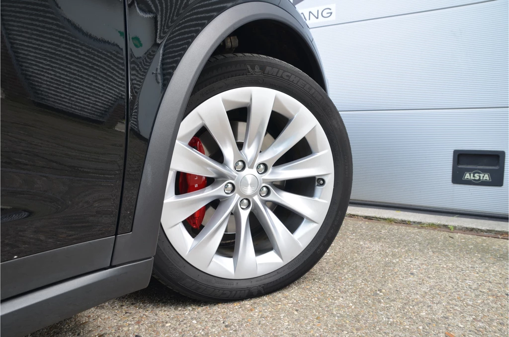 Tesla Model X – foto 10