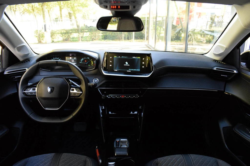 Peugeot e-208 – foto 15