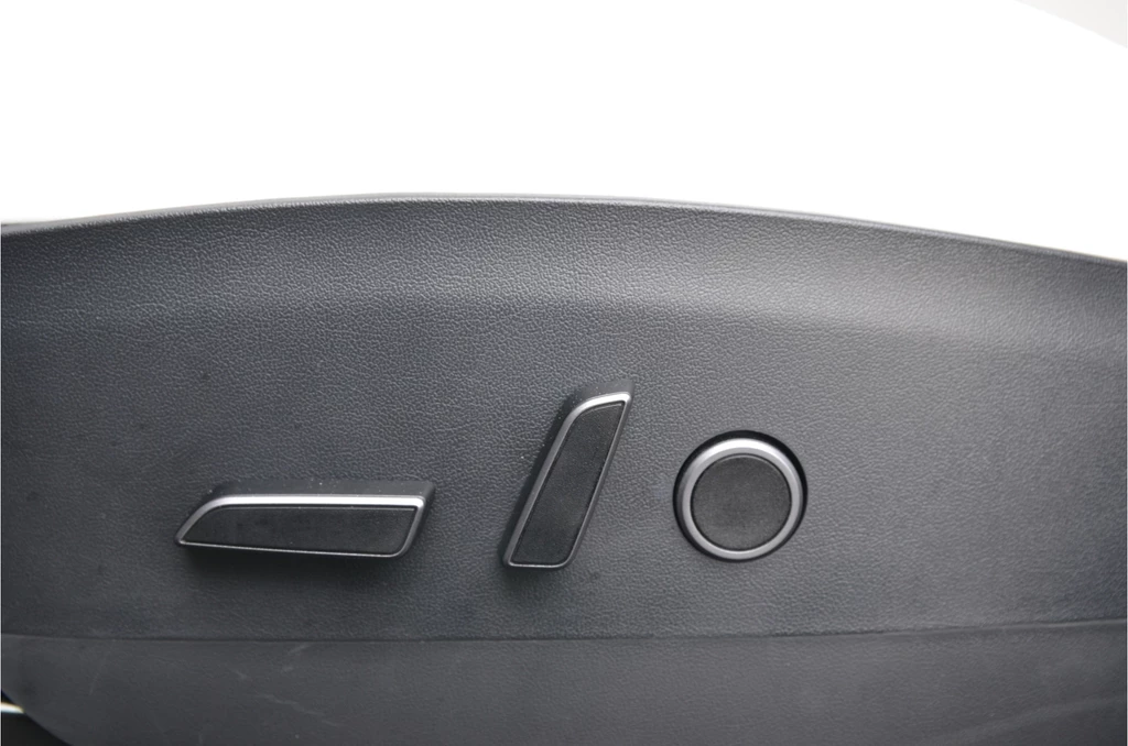 Tesla Model Y – foto 8