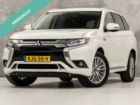 Mitsubishi Outlander 2.4 PHEV Intense+ 225Pk Automaat (APPLE CARPLAY, CAMERA, LEDER/ALCANTARA, SPORTSTOELEN, GETINT GLAS, TREKHAAK, NIEUWE APK, NIEUWSTAAT)