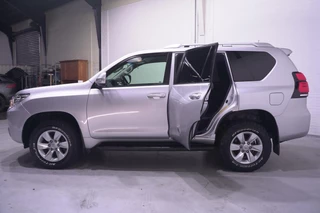 Toyota Land Cruiser – thumbnail 3