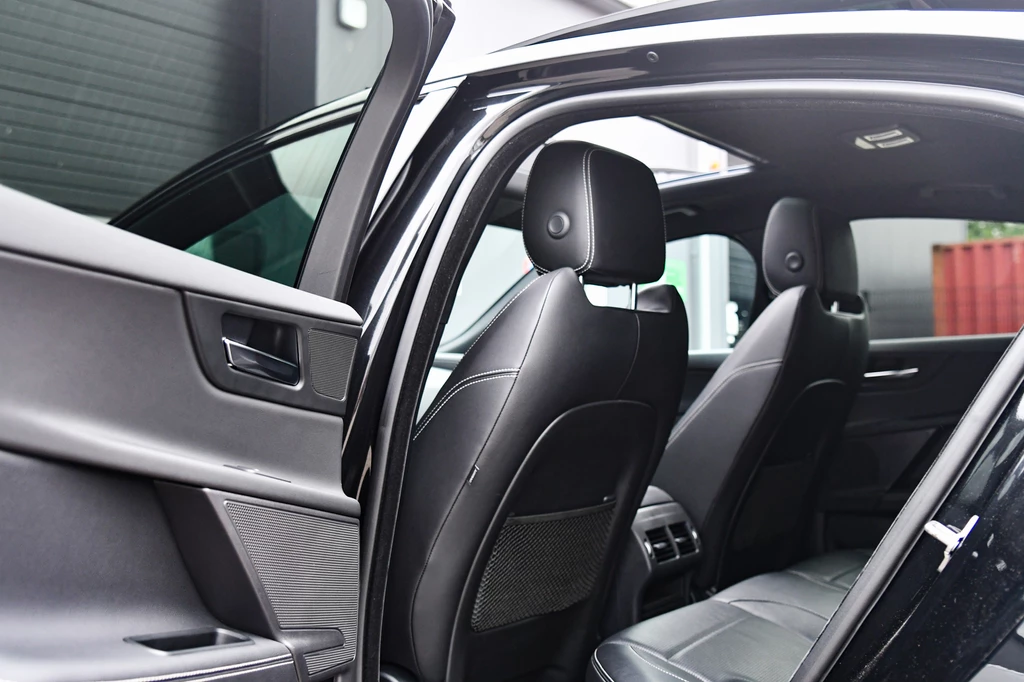 Jaguar XE – foto 17