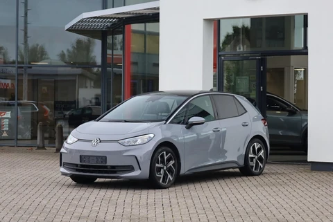 Volkswagen ID.3 Pro 59 kWh elektrisch verstelbare ErgoActive bestuurdersstoel met geheugen- en massagefunctie, achteruitrijcamera (Rear View), navigatie 19" 'Wellington' LMV, keyless entry, adaptieve cruise control (ACC) met Travel Assist, privacy glas, parkeerassistent (Park Assist), verwarmbare voorstoelen, verwarmbaar multifunctioneel lederen stuurwiel, draadloze telefoonlader, Android Auto & Apple Carplay etc.