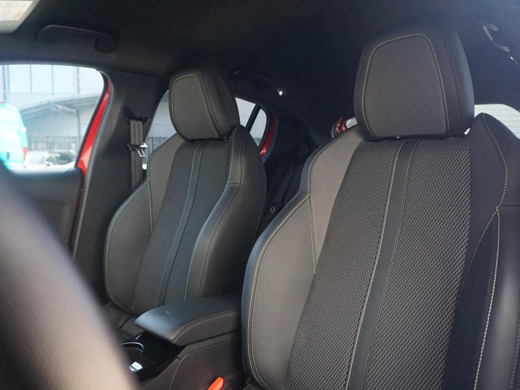 Peugeot 208 – foto 12