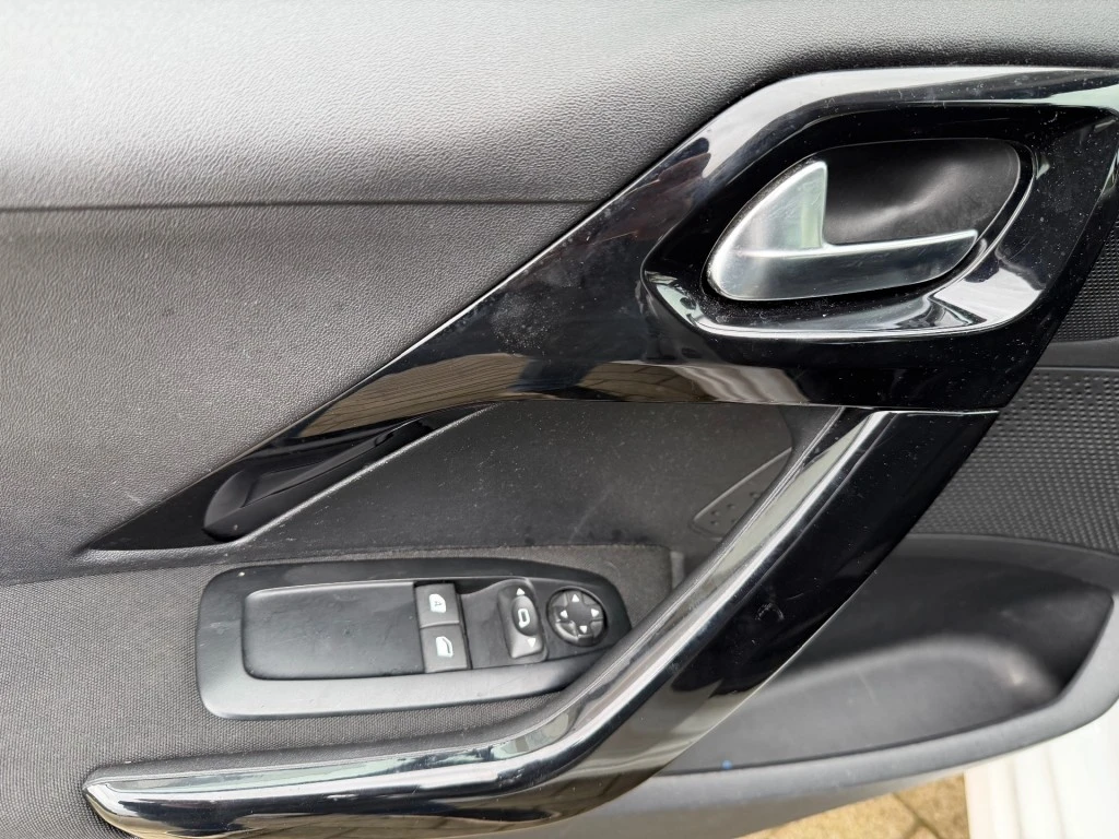 Peugeot 208 – foto 14