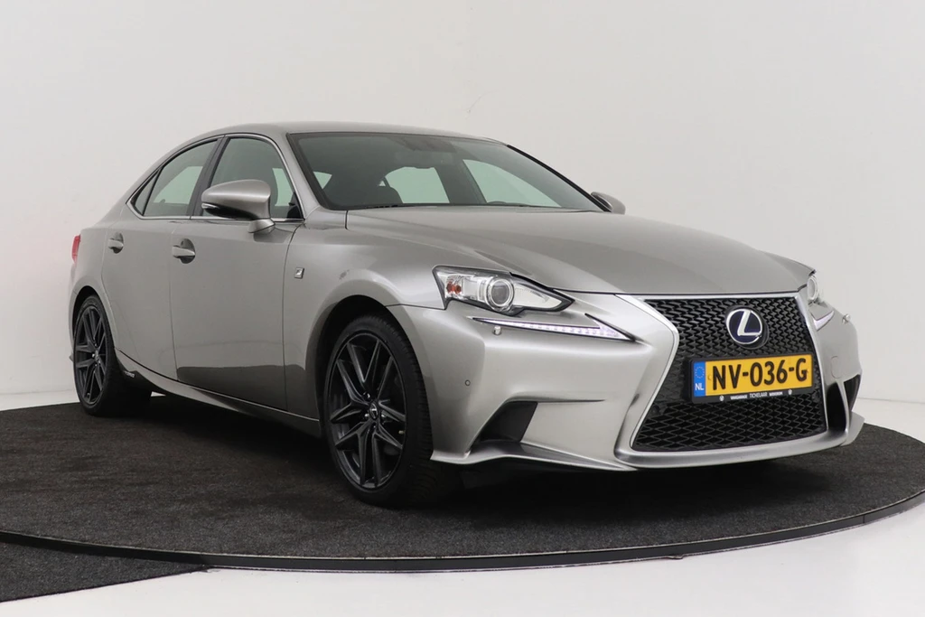 Lexus IS – foto 11