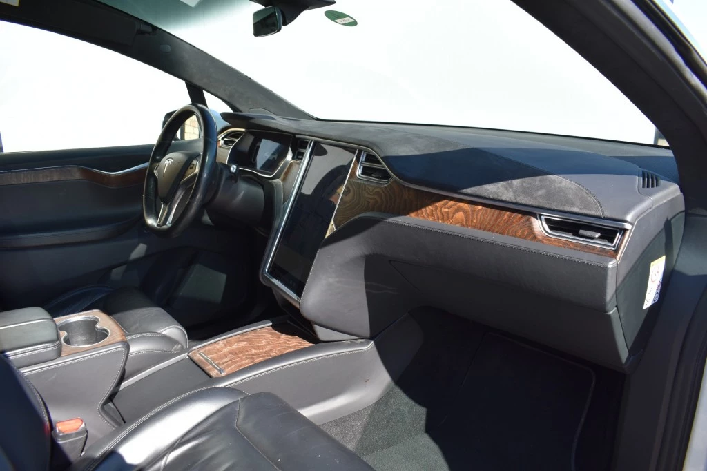 Tesla Model X – foto 11