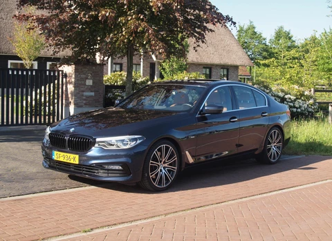 BMW 5-serie 530i High Executive | Panoramadak | Sfeerverlichting | Apple Carplay | Cruise Control |