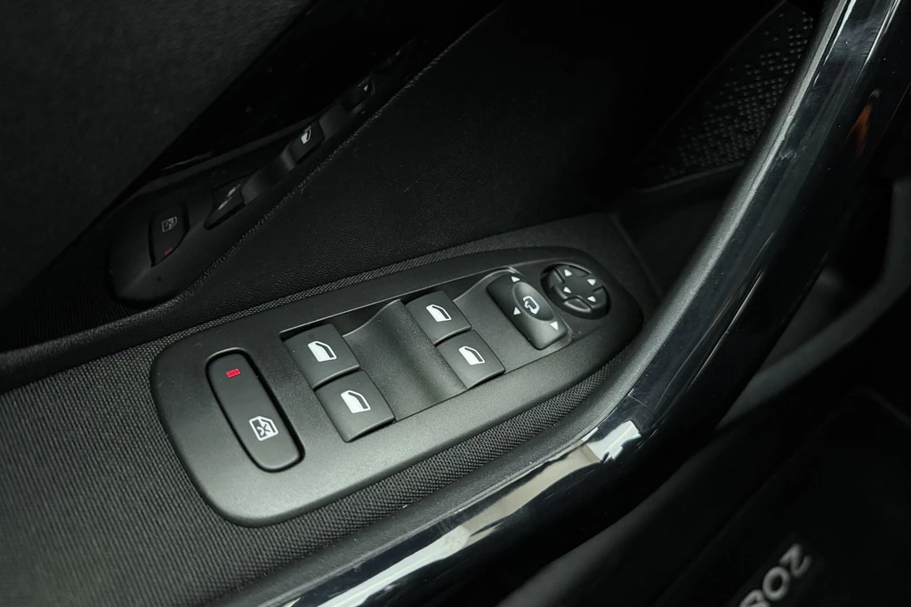 Peugeot 208 – foto 18