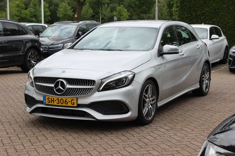 Mercedes-Benz A-Klasse 180 Sport Edition AMG / Camera / Navigatie / Leder&Alcantara / 18'' / Stoelverwarming / Cruise Control