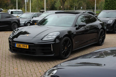 Porsche Panamera 2.9 4 E-Hybrid / Panoramadak / 360Camera / Adaptieve Stoelen / Matrix LED / 21'' / Bose / Sportchrono / Luchtvering / Stoelverwarming / Dodehoek / DAB / ACC