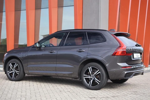 Volvo XC60 T6 Recharge AWD R-Design | Stoelverwarming & Koeling | 360° Camera | Panoramadak | Long Range | H/K | Keyless