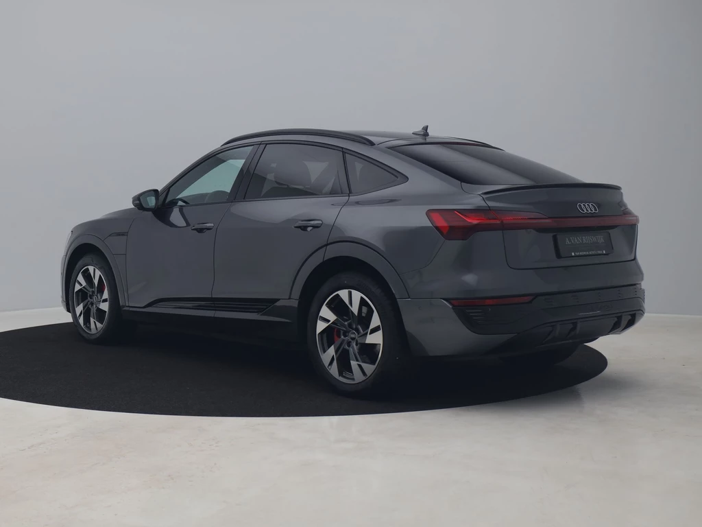 Audi Q8 Sportback e-tron – foto 2