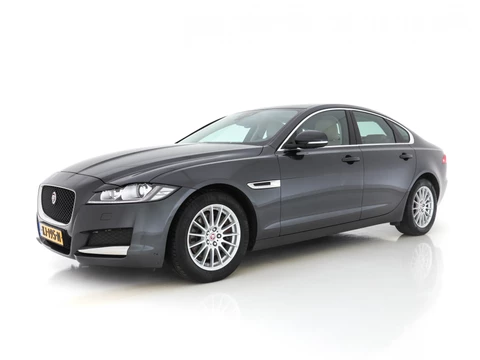Jaguar XF 2.0D Portfolio Aut *LEATHER | BI-XENON | NAVI-FULLMAP | KEYLESS | MERIDIAN-SURROUND | SHIFTPADDLES |  LANE-ASSIST | CRUISE | CAMERA | HEATED/COOLED-COMFORTSEATS | 17"ALU*