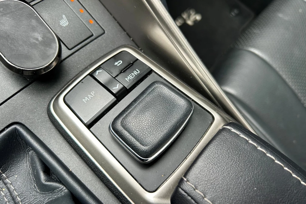 Lexus IS – foto 29