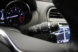 Jaguar XE – thumbnail 25