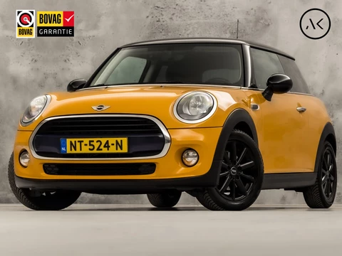 MINI Cooper 1.5 Cooper Sport (NAVIGATIE, STOELVERWARMING, GETINT GLAS, SPORTSTOELEN, CRUISE, NIEUWE APK, NIEUWSTAAT)