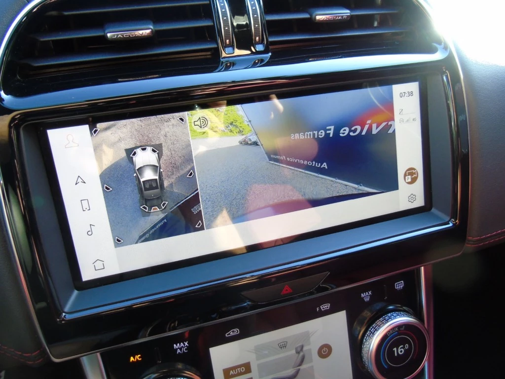 Jaguar XE – foto 30