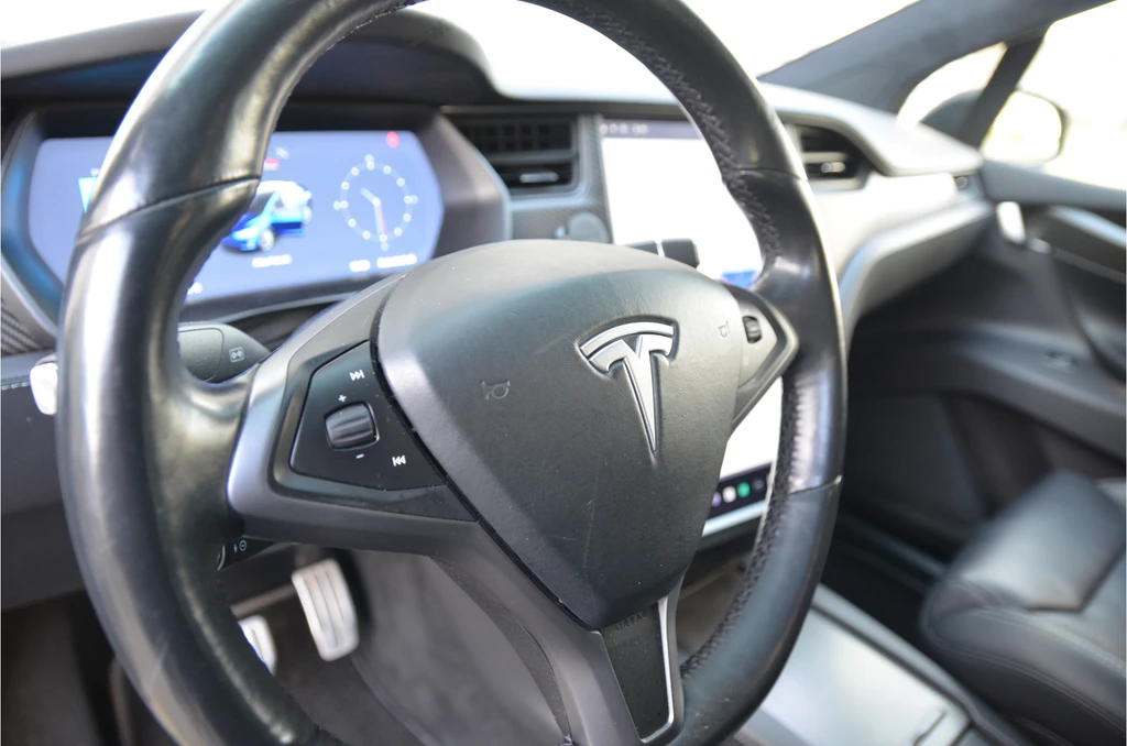 Tesla Model X – foto 17