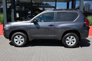 Toyota Land Cruiser – thumbnail 3