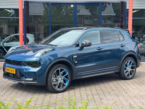 Lynk & Co 01 2025 1.5 Plug-In Hybrid STUURVERWARMING/ZWARTE HEMEL/BLACK-LINED