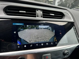 Jaguar I-PACE – thumbnail 23