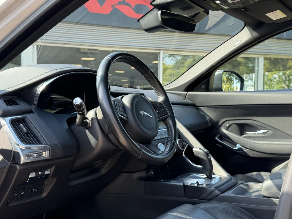 Jaguar E-PACE – foto 8