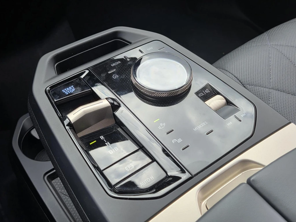 BMW iX – foto 23