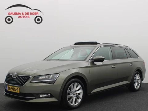 Skoda Superb Combi 1.8 TSI Style Business AUTOMAAT / TREKHAAK / PANORAMADAK / STOELVERW / CARPLAY / CAMERA / NAVI / KEYLESS / NL-AUTO