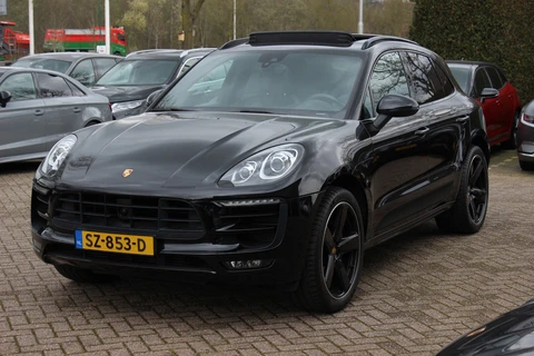 Porsche Macan 2.0 / Panoramadak / Camera / Luchtvering / Sportdesign+Chrono / 21'' / Adaptieve stoelen / CarPlay / Bose / DAB / Stoelverwarming / ACC