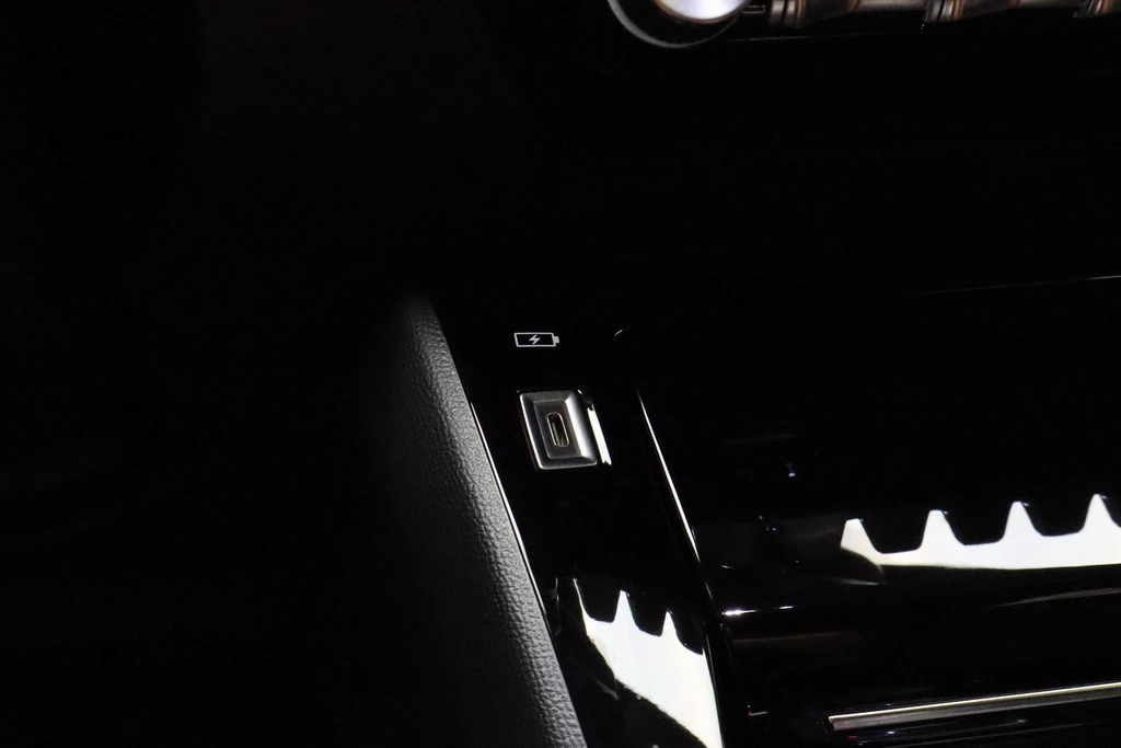 Peugeot e-208 – foto 38