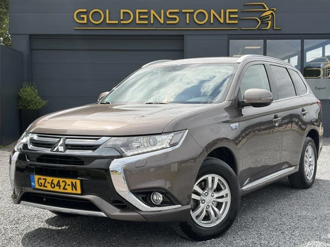 Mitsubishi Outlander 2.0 PHEV Business Edition 2e Eigenaar,Trekhaak,Camera,Keyless,Navi,Alcantara-Leder,Clima,Cruise,Lm velgen,N.A.P,Apk tot 06-2027