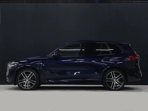 BMW X5 xDrive45e M Sport High Executive [SOH 94%, PANORAMADAK, SKYLOUNGE, HARMAN/KARDON, HEAD-UP, LUCHTVERING, ADAPTIVE LED, APPLE CARPLAY, ANDROID, MEMORY SEATS, STOELVERWARMING, VOL LEDER, SOFT CLOSE, ELEKTRISCHE ACHTERKLEP, 360