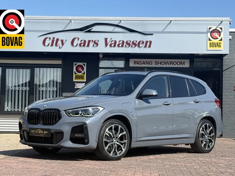BMW X1 xDrive25e M sport plug-in hybride full options soh 86.9% pano navi climate ctr M spoiler pakket leder camera led dealer onderhouden